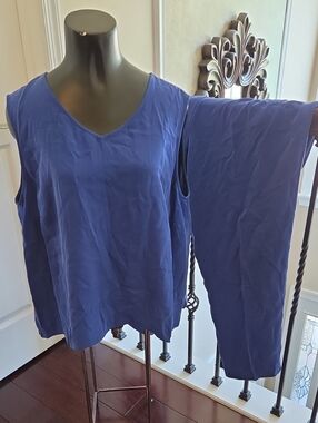 Women's V-Neck Sleeveless Silk Top With Pants in Deep Blue